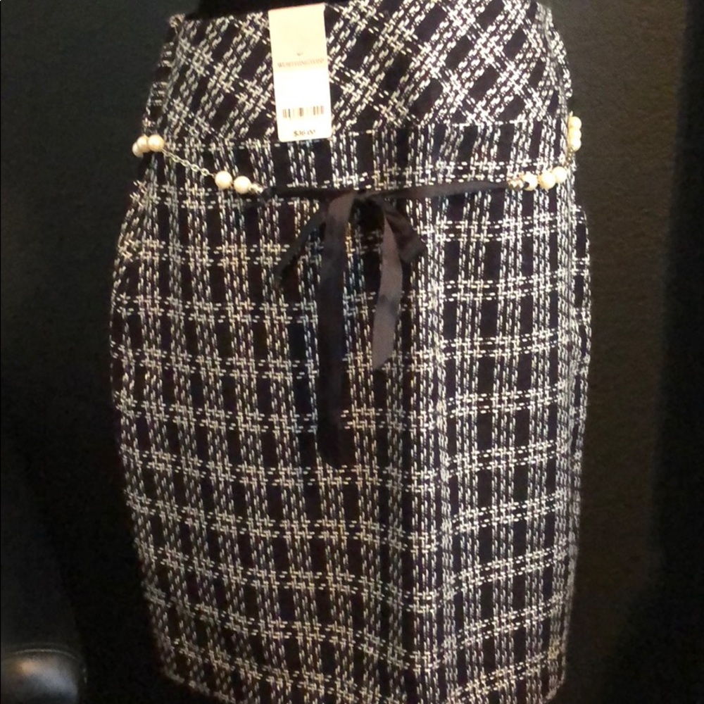 Black & white skirt with cute pearl belt